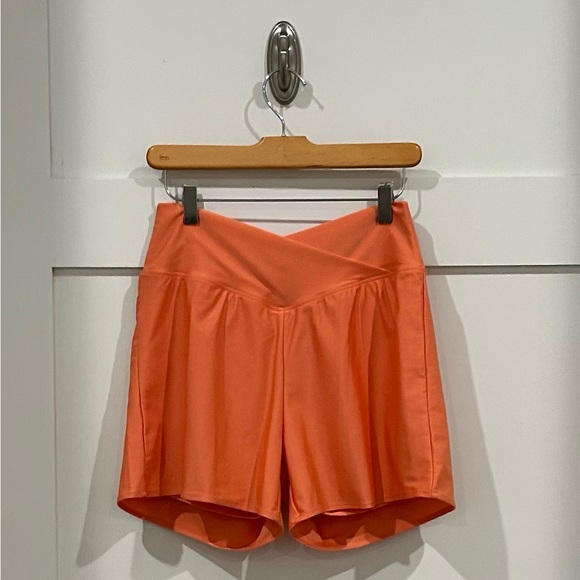 BE. Active Shorts - Picture 1 of 3